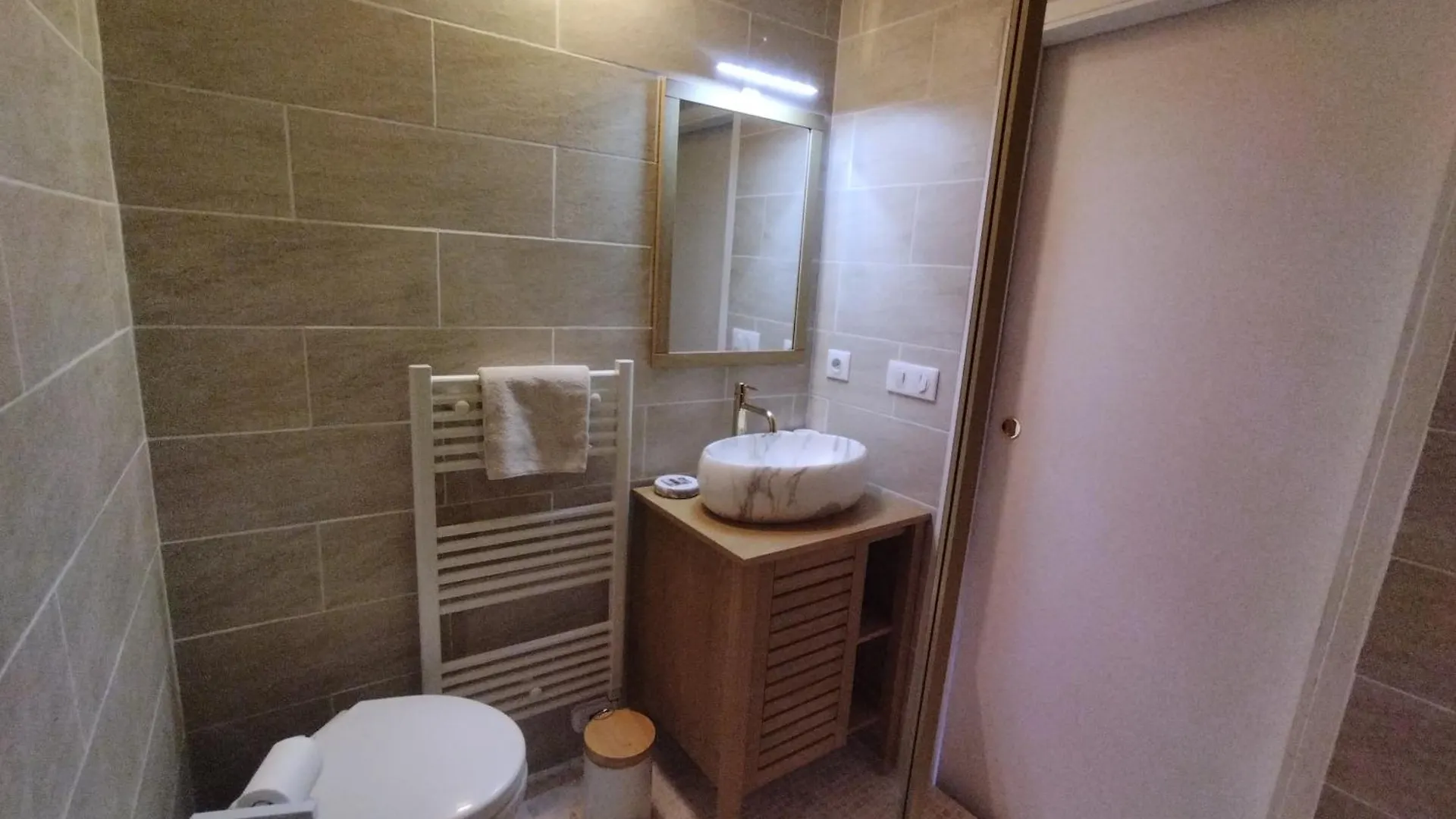 Le Pressoir Chambres D'Hotes Cardaillac